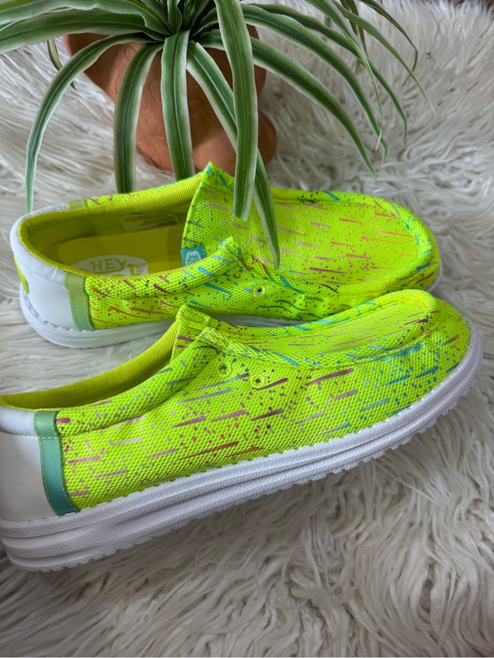 Hey Dude Neon Yellow Green Fleck Slip-on without a elastic laces